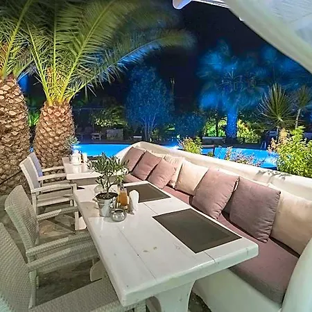 Zephyros Hotel 3*